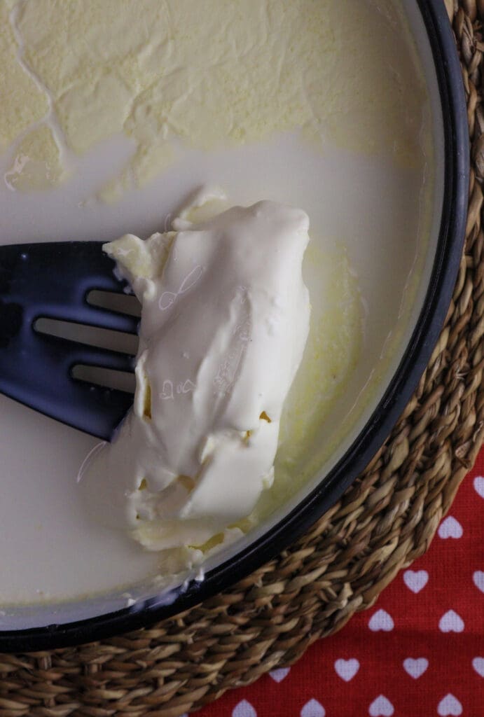 how to remove the kajmak from the milk